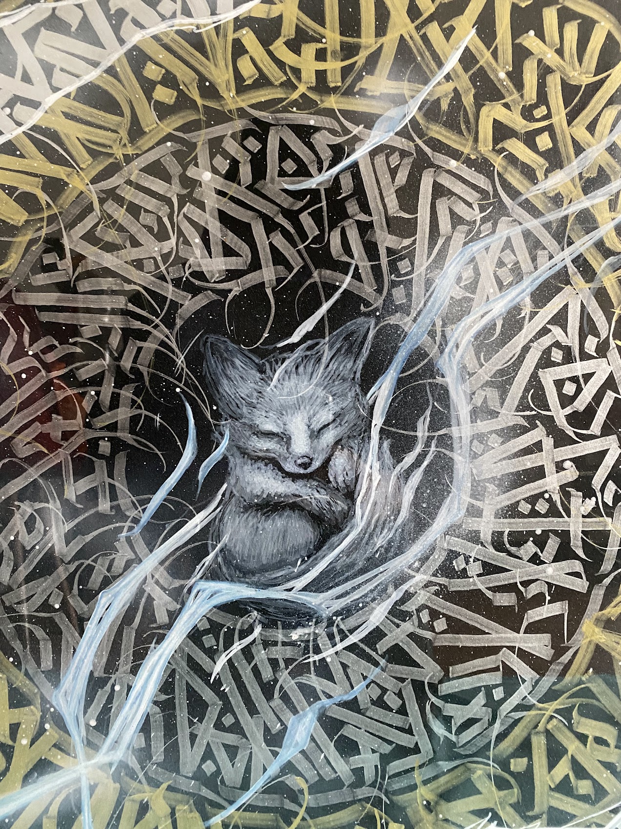 Detalle de una pintura caligráfica de un zorro, parte de la exposición Manifiesto
